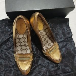 Gucci bicolor goldstar/oro-mo pumps size 7B unused